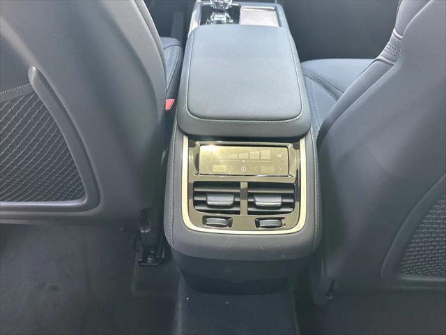 2026 Volvo XC90 Plus, B6 AWD Gas mild hybrid, Gasoline, Bright, 7 Seats