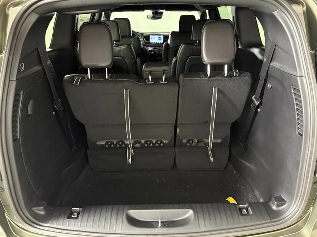 2027 Chrysler Pacifica Select