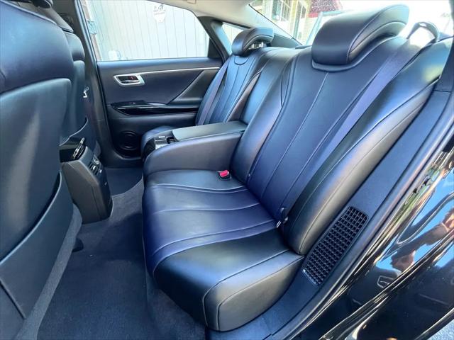 2016 Toyota Mirai Base