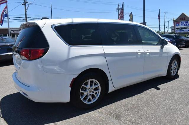 2021 Chrysler Voyager LX