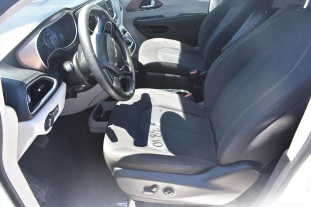 2021 Chrysler Voyager LX