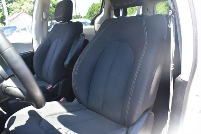 2021 Chrysler Voyager LX