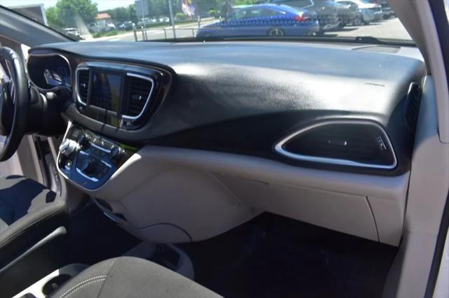 2021 Chrysler Voyager LX