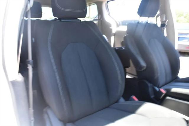 2021 Chrysler Voyager LX