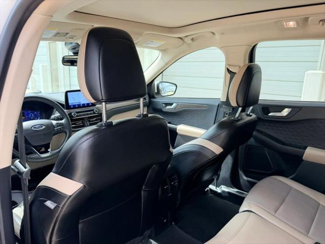 2020 Ford Escape Titanium Hybrid