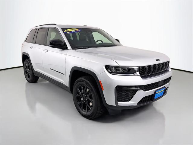 2026 Jeep Grand Cherokee Altitude 4x4 for sale in Cohasset, MN