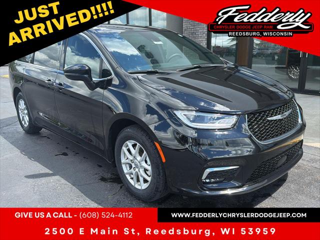 2025 Chrysler Pacifica Select for sale in Reedsburg, WI
