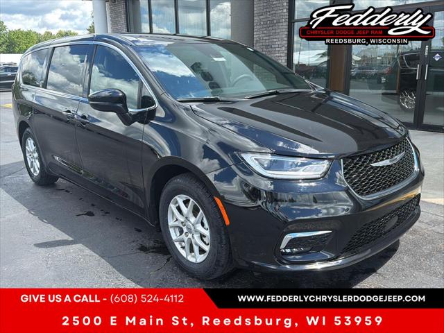 2025 Chrysler Pacifica Select for sale in Reedsburg, WI