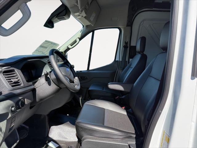 2026 Ford Transit Cargo Van T-250 148 Med Rf 9150 GVWR RWD