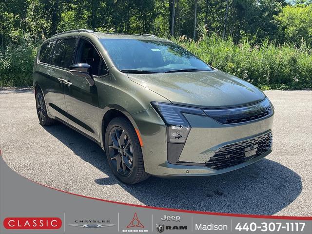 2027 Chrysler Pacifica Limited for sale in Madison, OH