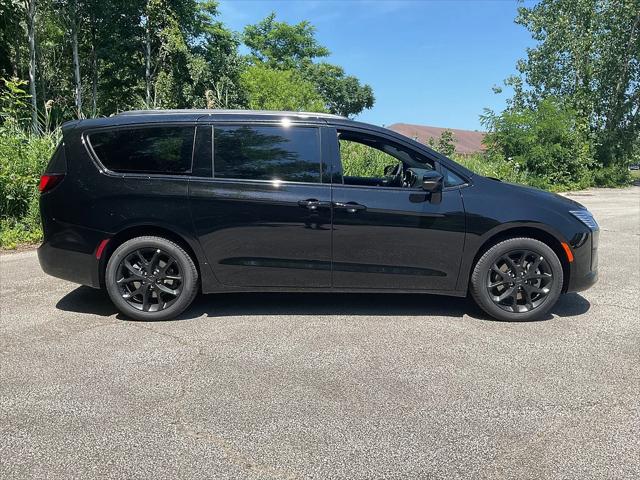 2027 Chrysler Pacifica Limited