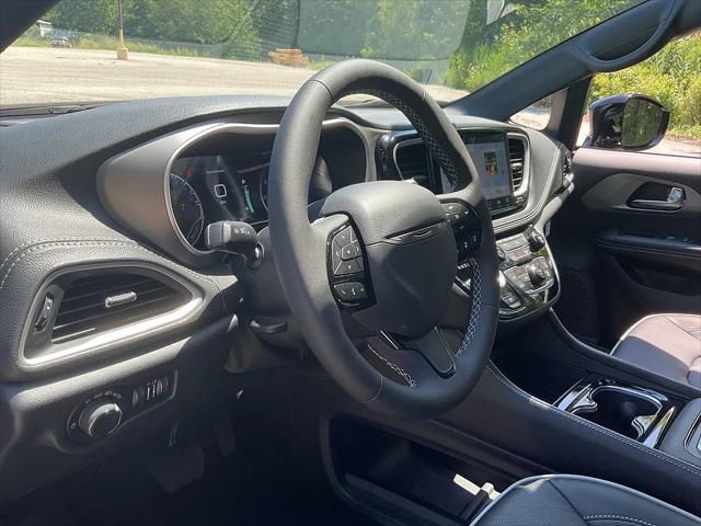 2027 Chrysler Pacifica Limited