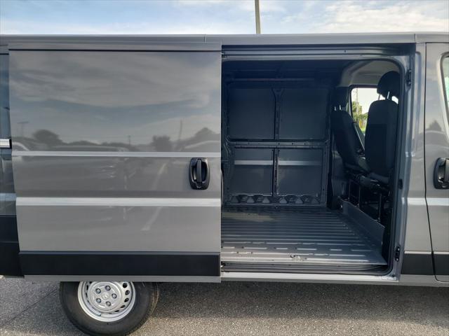 2026 Ram ProMaster Cargo Van Tradesman Low Roof 136 WB w/Pass Seat