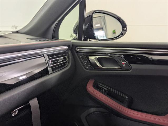 2026 Porsche Macan Unknown