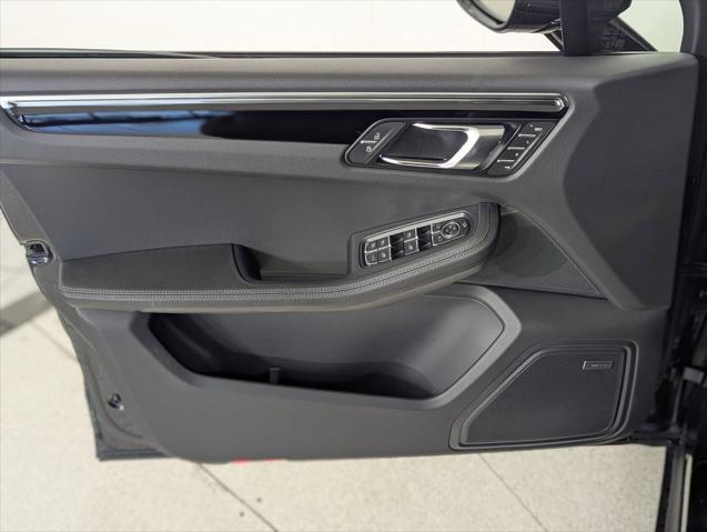 2026 Porsche Macan Unknown