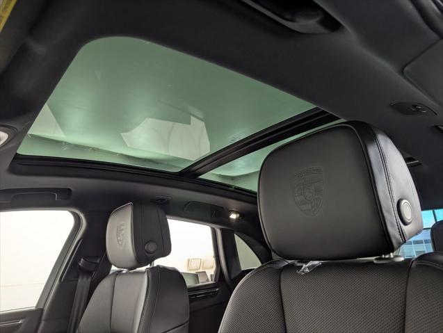 2026 Porsche Macan Unknown