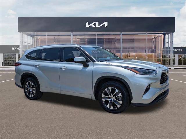 2021 Toyota Highlander XLE for sale in Fort Myers, FL