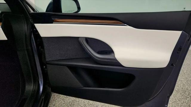 2023 Tesla Model X Standard Range