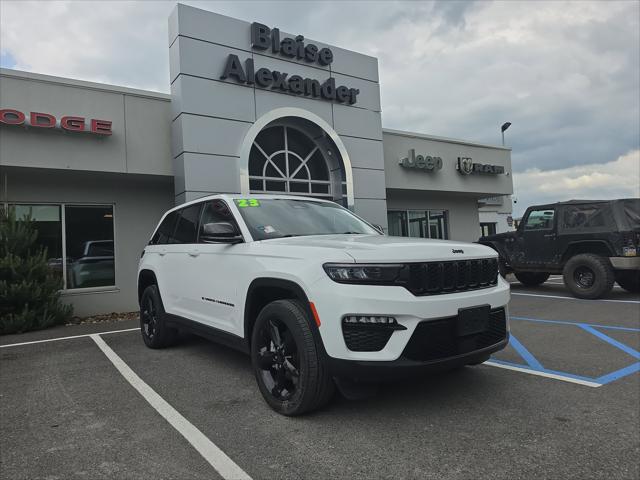 2023 Jeep Grand Cherokee Limited 4x4 2023 Jeep Grand Cherokee Limited 4x4