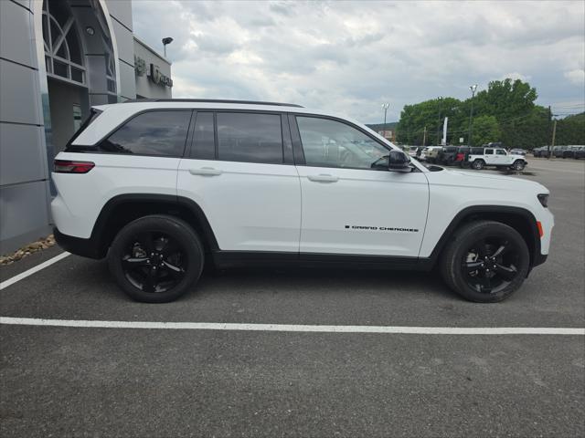 2023 Jeep Grand Cherokee Limited 4x4 2023 Jeep Grand Cherokee Limited 4x4