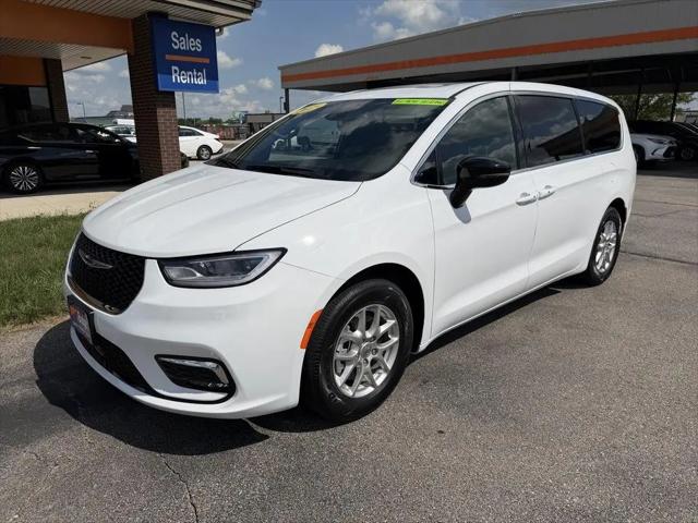 2025 Chrysler Pacifica Select for sale in Cedar Rapids, IA