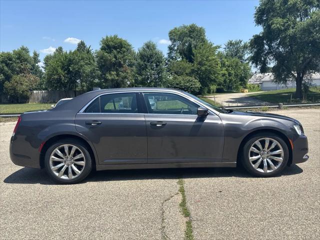2020 Chrysler 300 Touring L