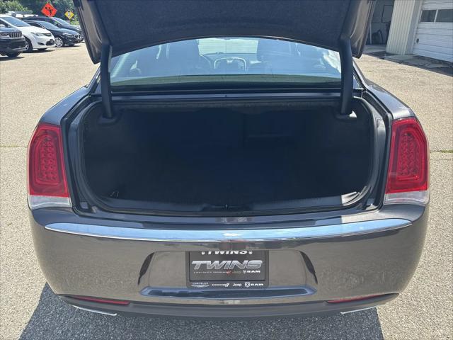 2020 Chrysler 300 Touring L