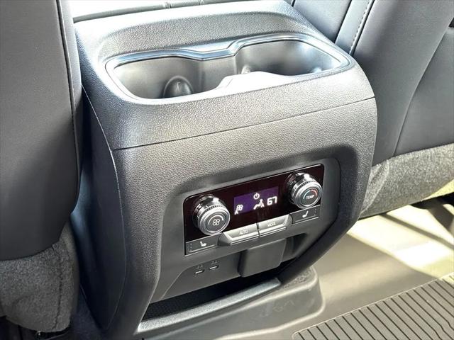 2026 GMC Acadia AT4 AWD
