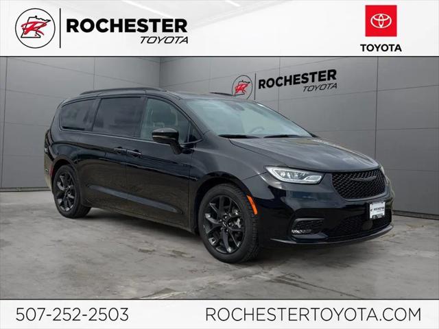 2025 Chrysler Pacifica Limited for sale in Rochester, MN