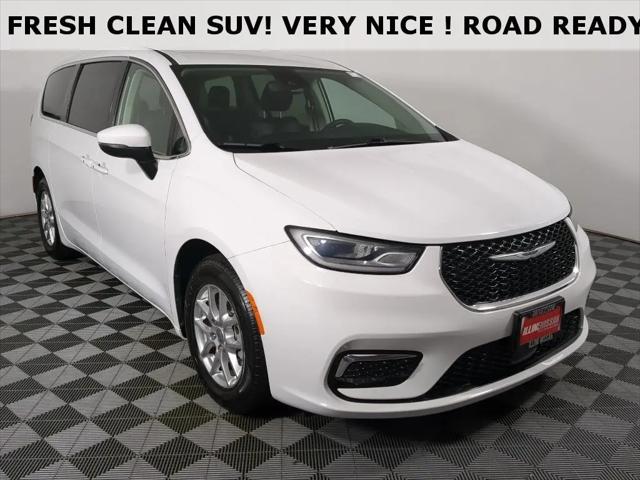 2023 Chrysler Pacifica Touring L for sale in Champaign, IL