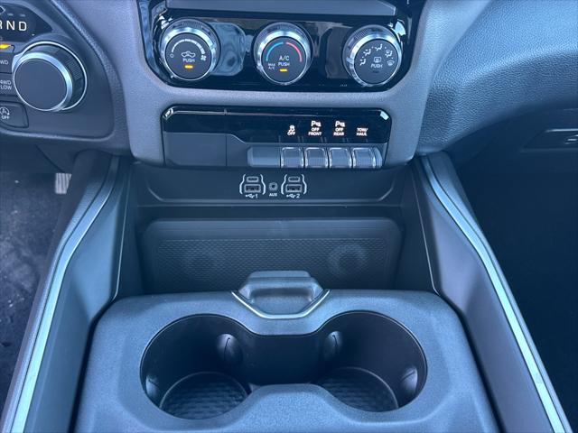 2026 Ram 1500 Express Crew Cab 4x4 57 Box