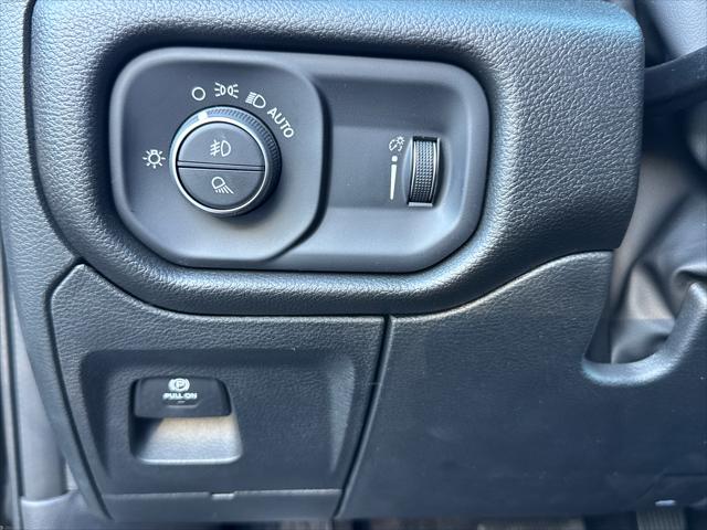 2026 Ram 1500 Express Crew Cab 4x4 57 Box
