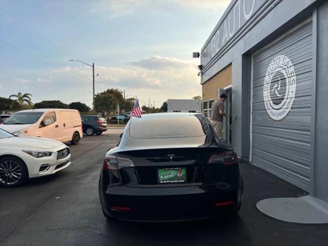 2022 Tesla Model 3 Rear-Wheel Drive