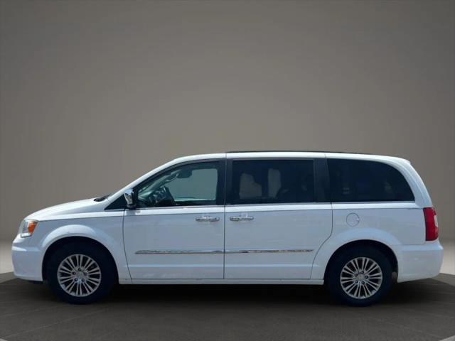 2014 Chrysler Town & Country Touring-L for sale in Nevada, MO