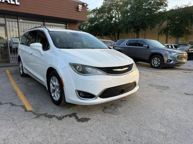 2017 Chrysler Pacifica Touring-L Plus