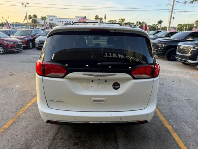 2017 Chrysler Pacifica Touring-L Plus