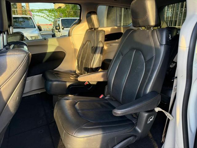 2017 Chrysler Pacifica Touring-L Plus