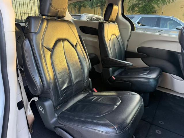 2017 Chrysler Pacifica Touring-L Plus