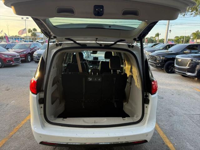2017 Chrysler Pacifica Touring-L Plus