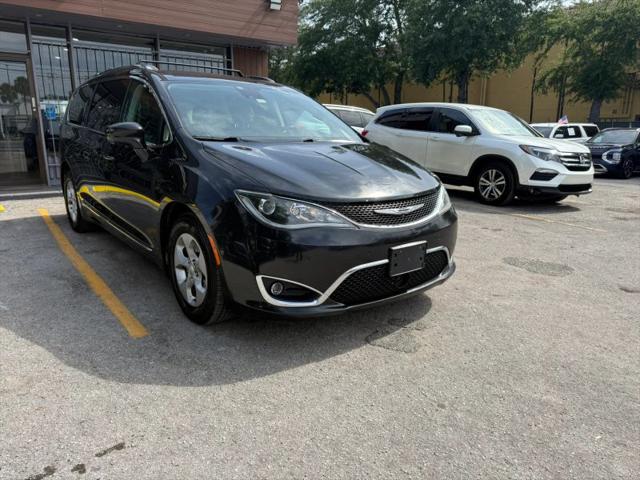 2017 Chrysler Pacifica Touring-L Plus