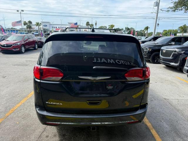 2017 Chrysler Pacifica Touring-L Plus