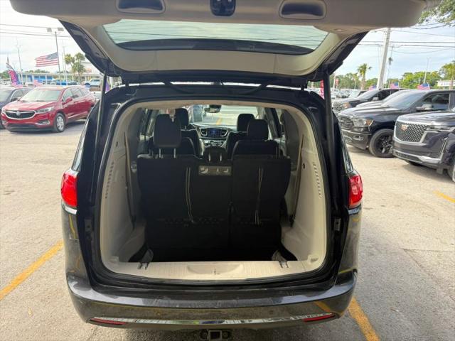 2017 Chrysler Pacifica Touring-L Plus