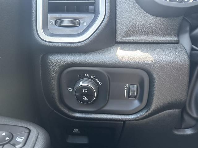2026 Ram 1500 Express Crew Cab 4x4 5'7" Box
