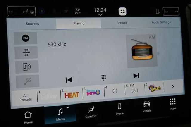 2027 Chrysler Pacifica Select