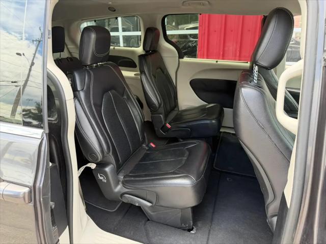 2022 Chrysler Pacifica Touring L