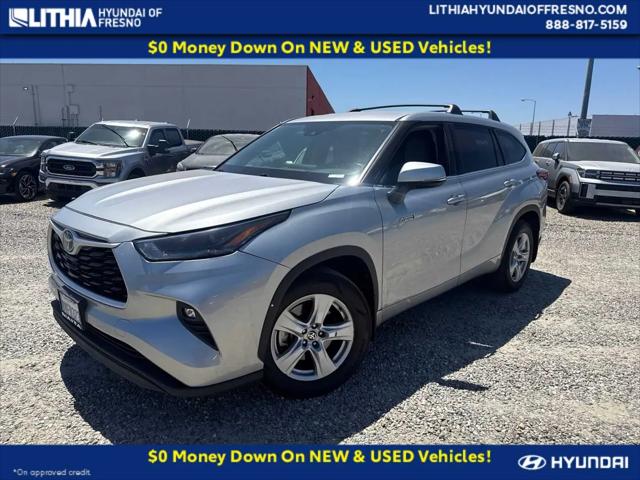 2021 Toyota Highlander Hybrid LE for sale in Fresno, CA