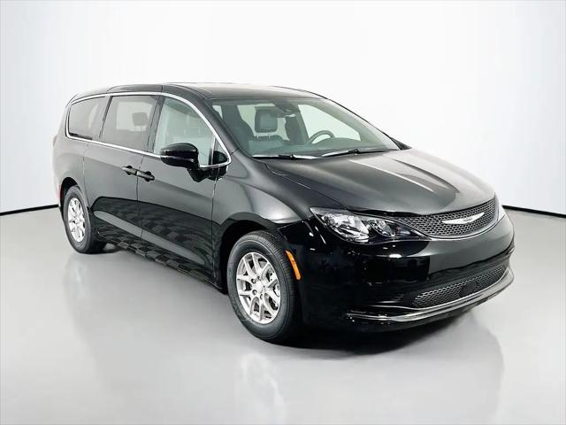 2027 Chrysler Pacifica LX for sale in Schaumburg, IL