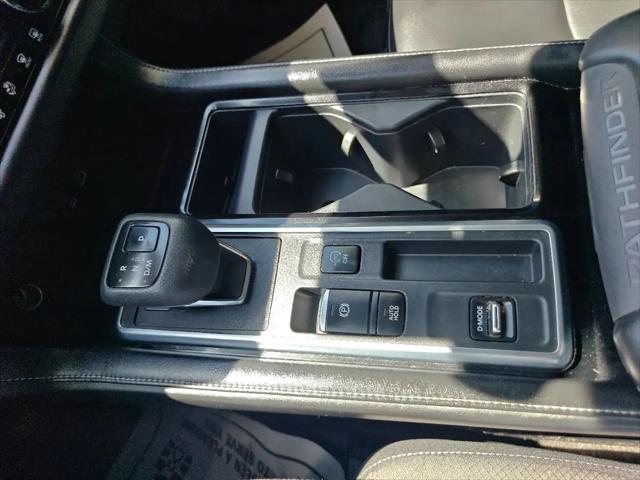 2023 Nissan Pathfinder SL FWD