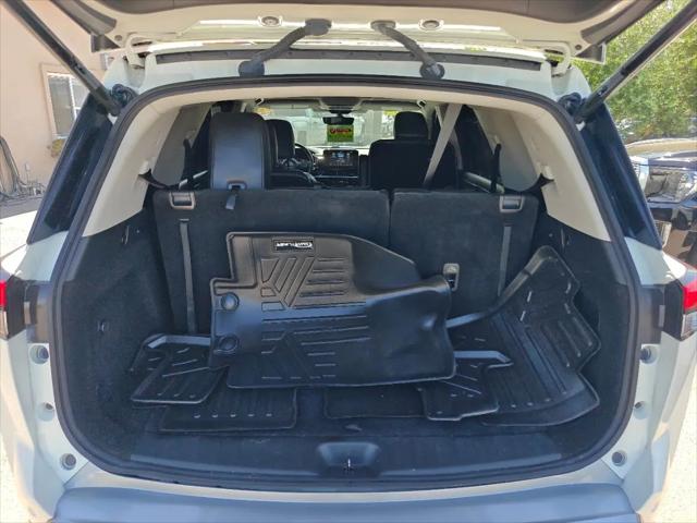 2023 Nissan Pathfinder SL FWD