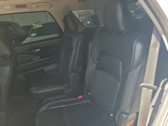 2023 Nissan Pathfinder SL FWD